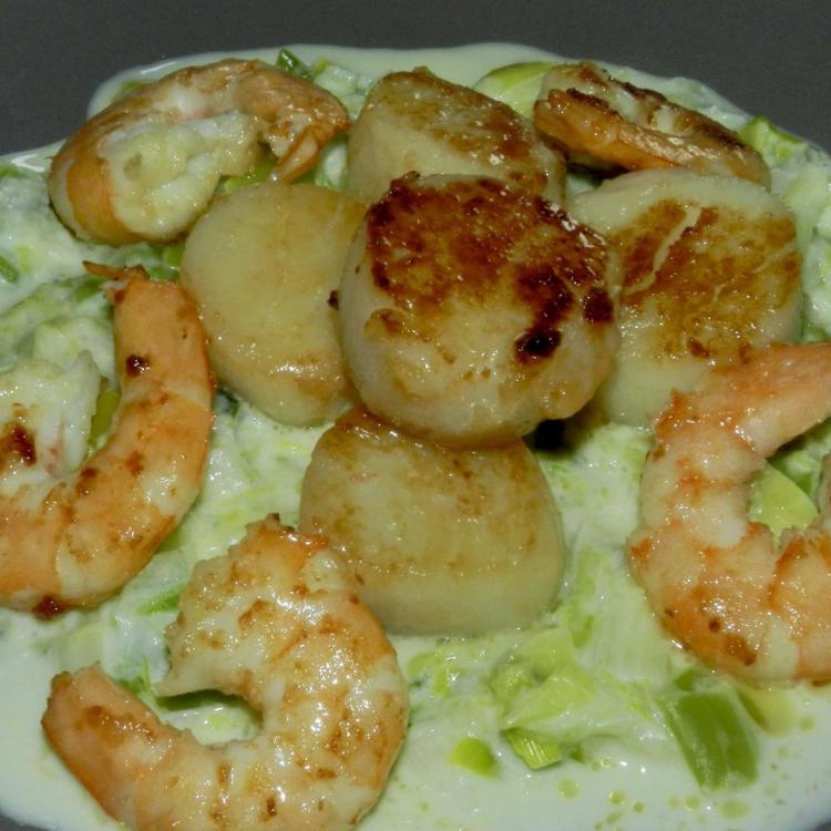 NOIX DE SAINT-JACQUES-SCAMPIS SUR NID DE POIREAUX