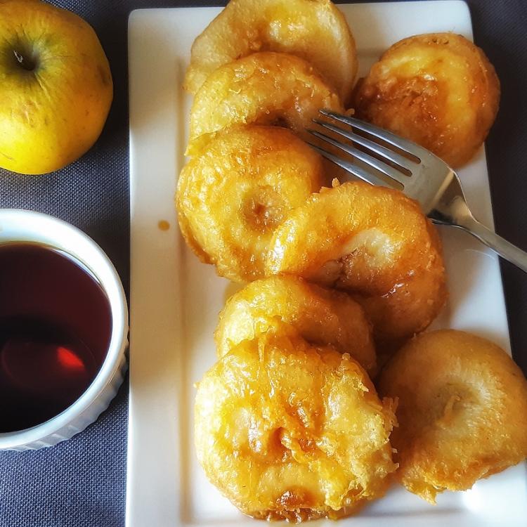 Beignets de pommes au caramel de cidre