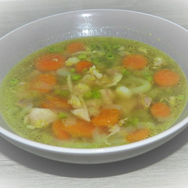 BOUILLON DE POULET AUX LÉGUMES
