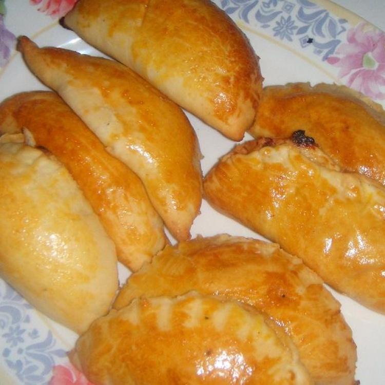 Cocas a la viande hachee sauce tomate et fromage
