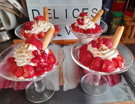 Coupe de fraises creme legere et sa chantilly