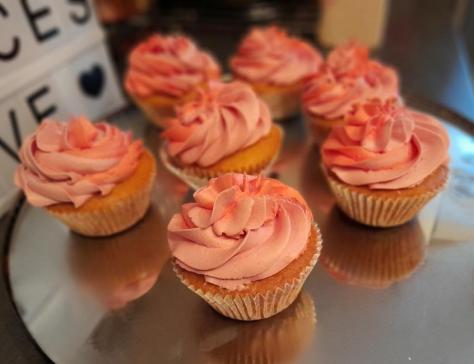 Cupcake bicolore a la creme au beurre a la meringue italienne