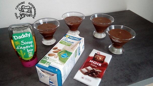 Mousse chocolat, sirop agave et lait d'amandes