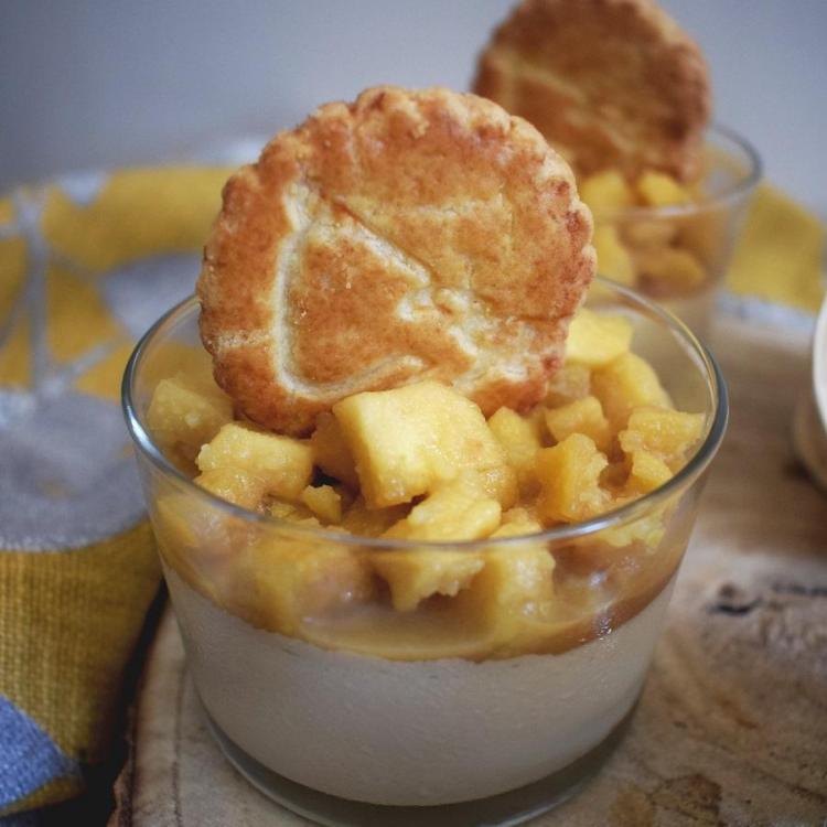 Panna cotta au caramel beurre sale et ses pommes caramelisees