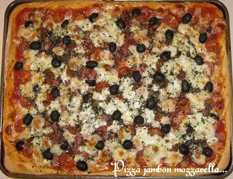 Pizza jambon tomate mozarella