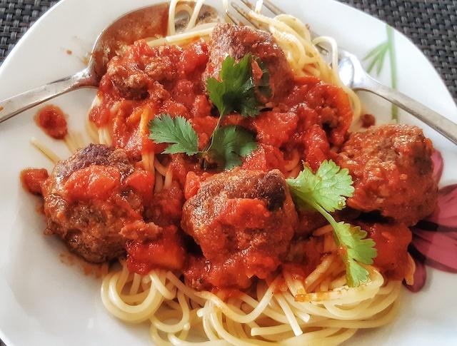 Polpettine a la tomate ou boulettes de boeuf à la sauce piquante