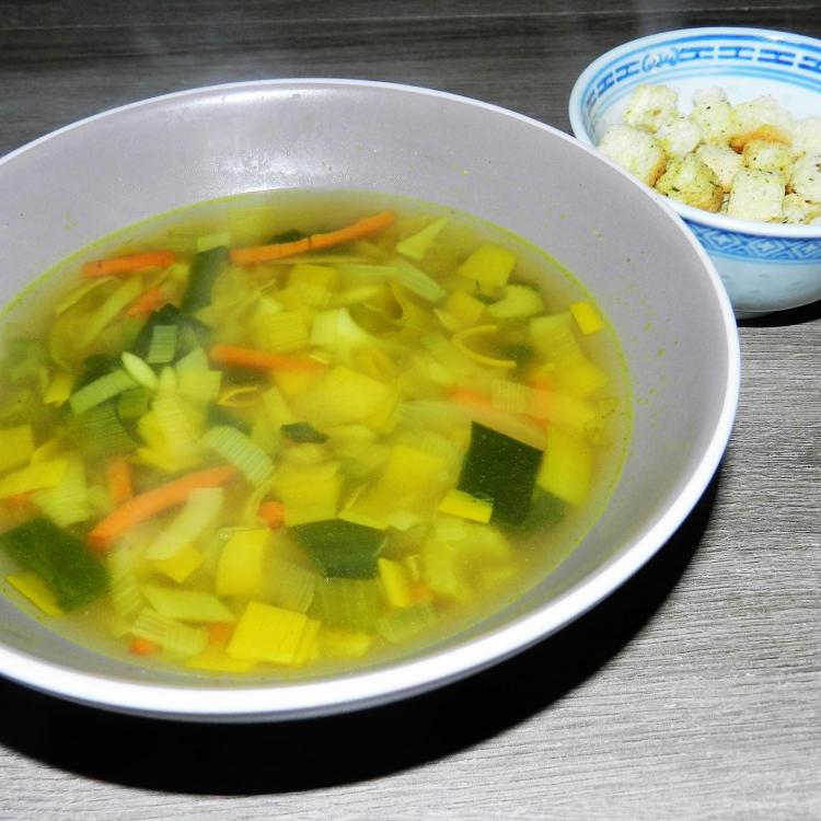 BOUILLON DE LÉGUMES SANS VIANDE
