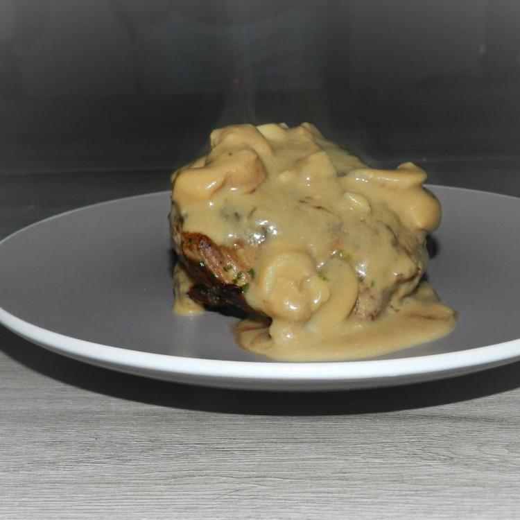 RUMSTEAK D'AGNEAU SAUCE CHASSEUR