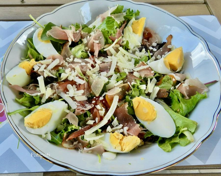 Salade mesclum jambon de la foret noir et parmigiano