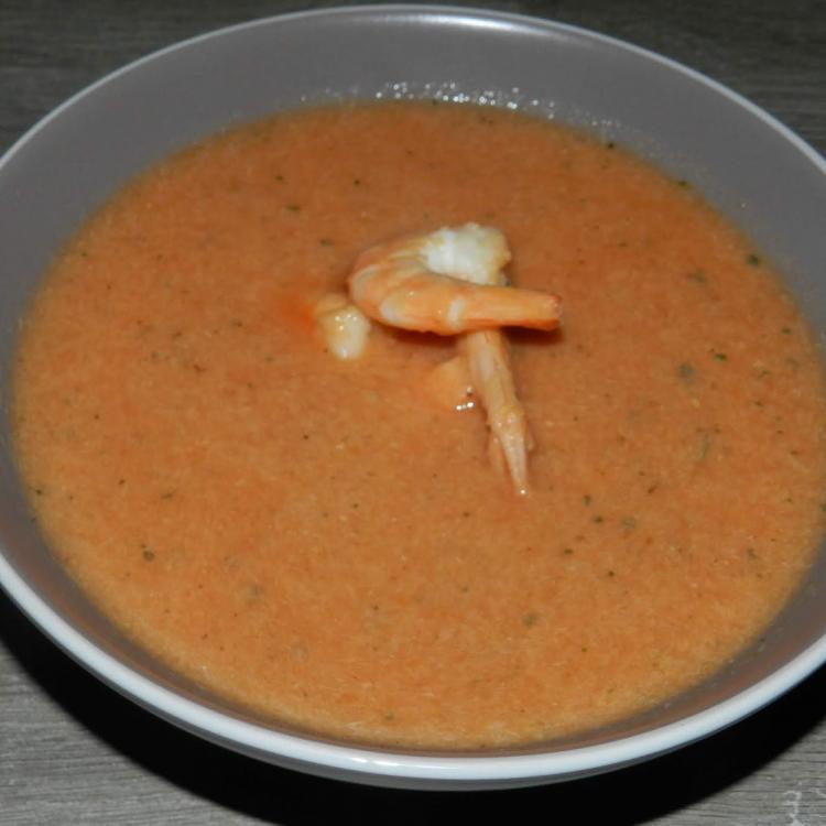 Soupe aux poissons garnie de scampis