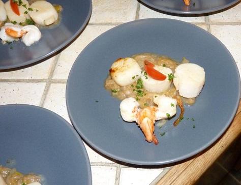 St jacques en duo de scampi chutney de pommes endives et echalotes au vinaigre de framboise