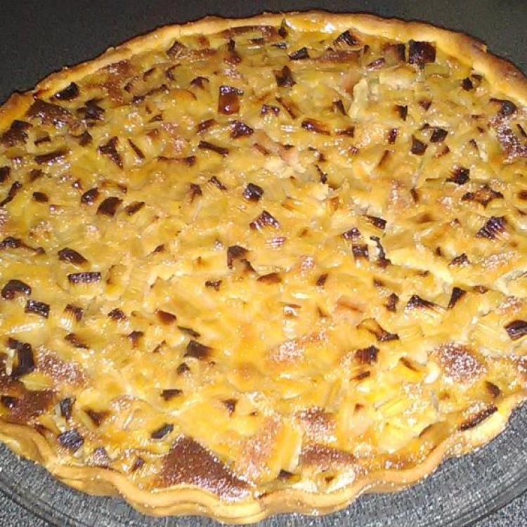 Tarte a la rhubarbe du jardin