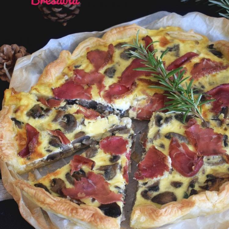 Tarte aux champignons de paris et bresaola
