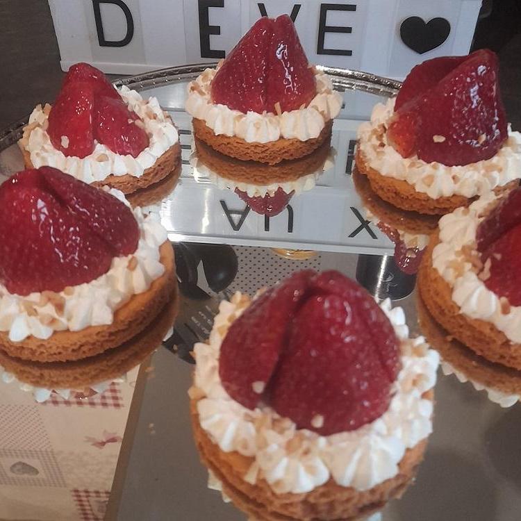 Tartelettes sable breton aux fraises et chantilly