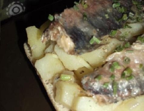 Tartine de pommes de terre et de sardines