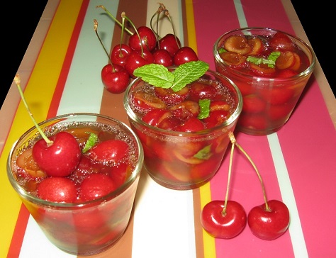 Verrines de gelee de cerise a la menthe